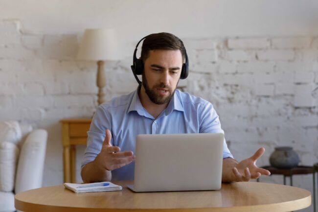 headset-video-call